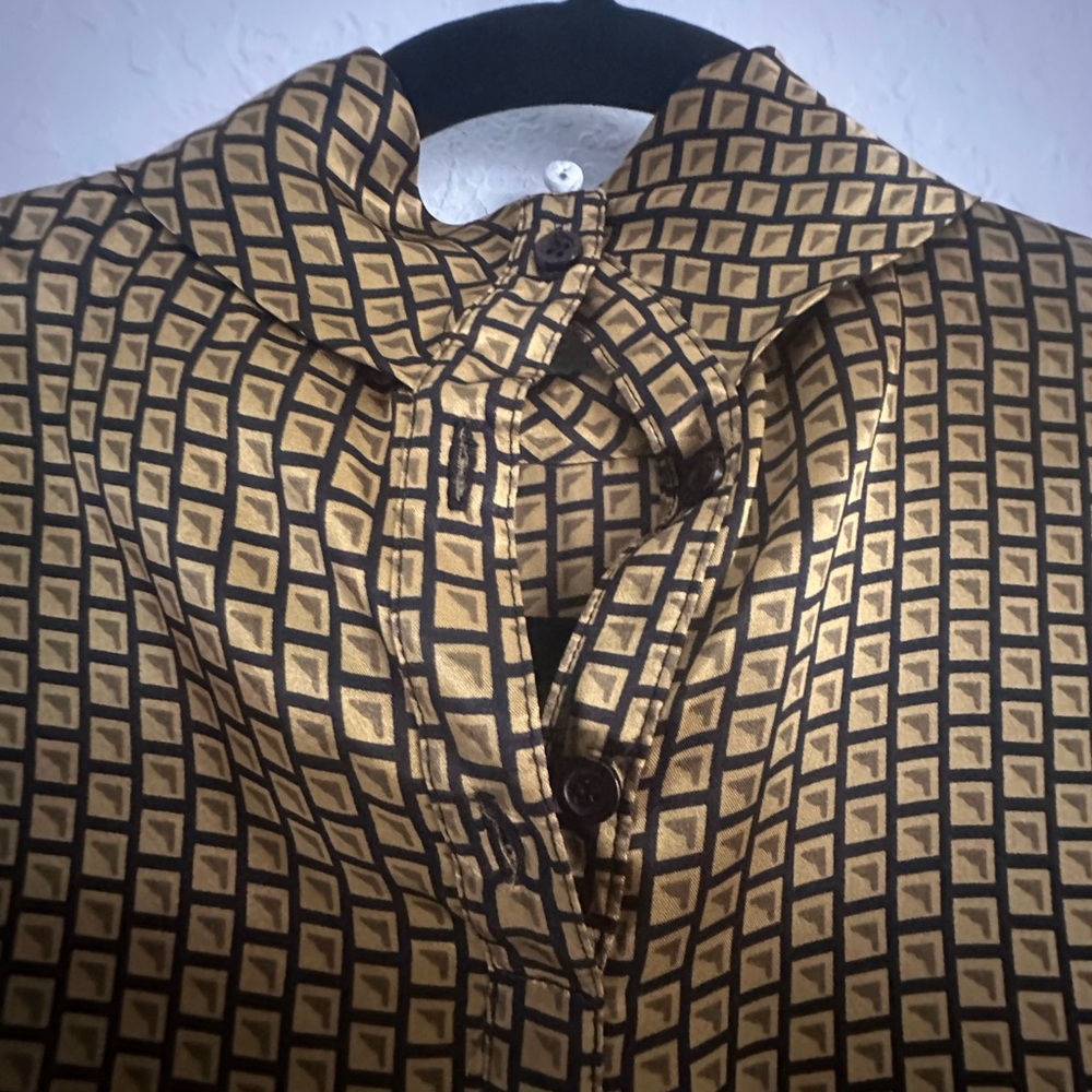 FINAL PRICE Women’s Gold and Balck Patterned Shirt Size medium - Picture 3 of 5